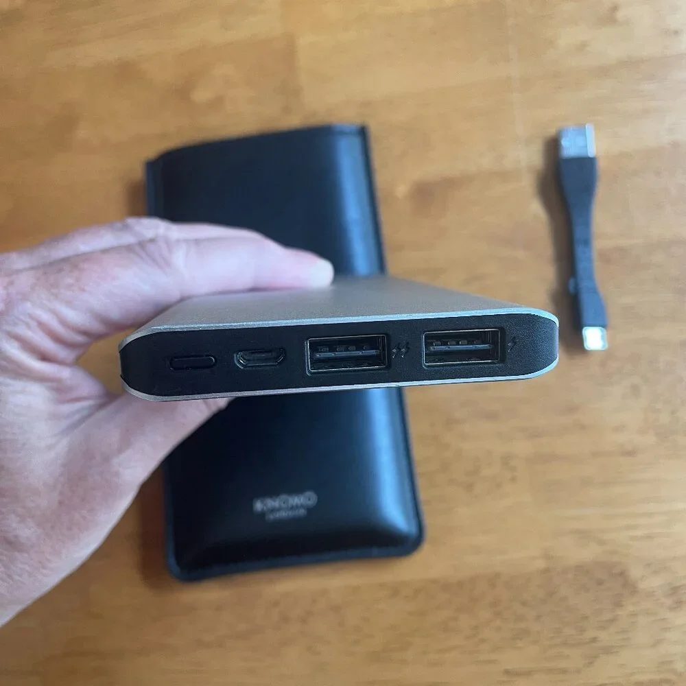 KNOMO London 10,000 mAh portable battery power pack with case